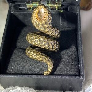 Vintage Brass Tone Lite Orange Stone Rare Snake Wild Critter Ring size 8.5
